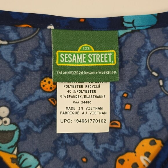 Sesame Street Cookie Monster Doctor Cookies V-Neck Print Scrub Top Size XXL - Picture 4 of 13